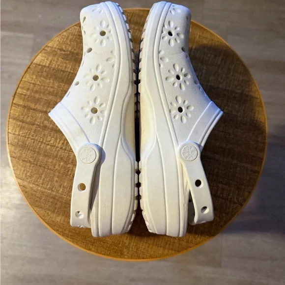 CROCS White Floral Cutout Clog Sandals - Picture 2 of 6